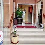 Отель De Champagne 2*