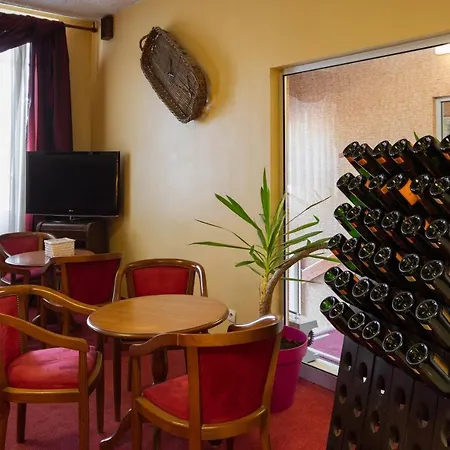 De Champagne Hotel 2*