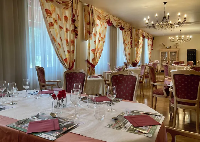 De Champagne Hotel 2*